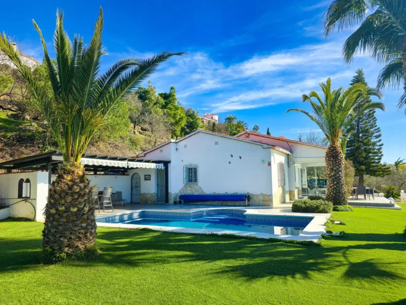 Exclusive villa with sea views and complete privacy in Arenas – Costa del Sol