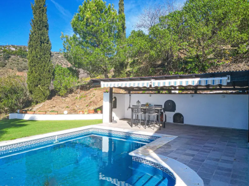 Exclusive villa with sea views and complete privacy in Arenas – Costa del Sol