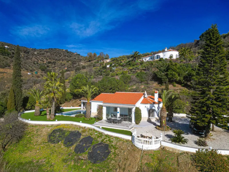 Exclusive villa with sea views and complete privacy in Arenas – Costa del Sol