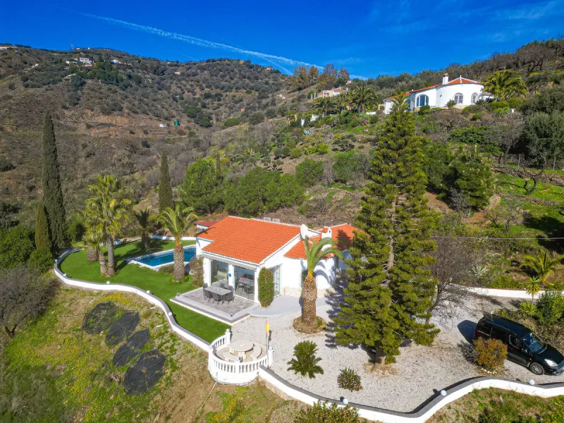 Exclusive villa with sea views and complete privacy in Arenas – Costa del Sol