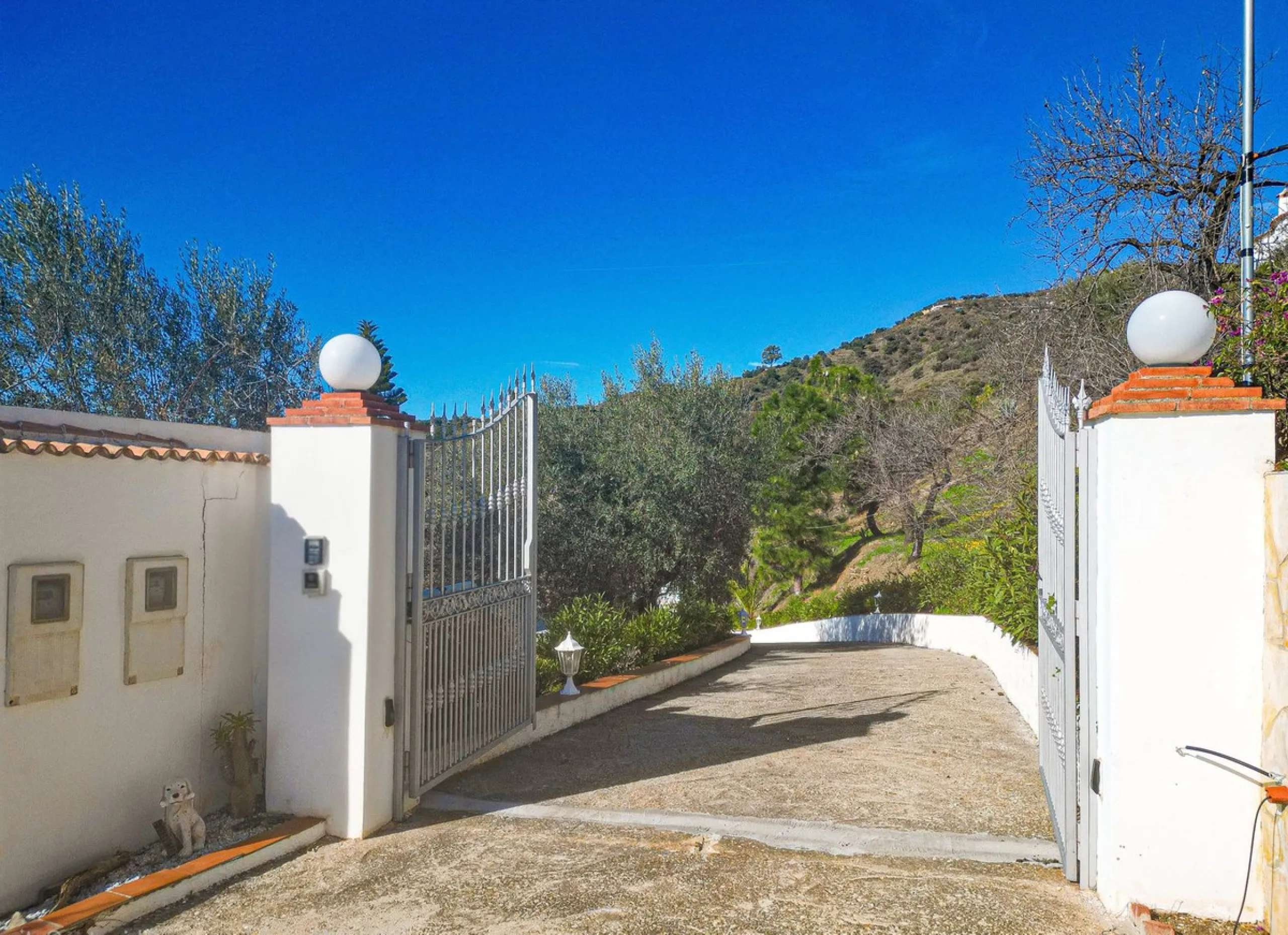 Exclusive villa with sea views and complete privacy in Arenas – Costa del Sol