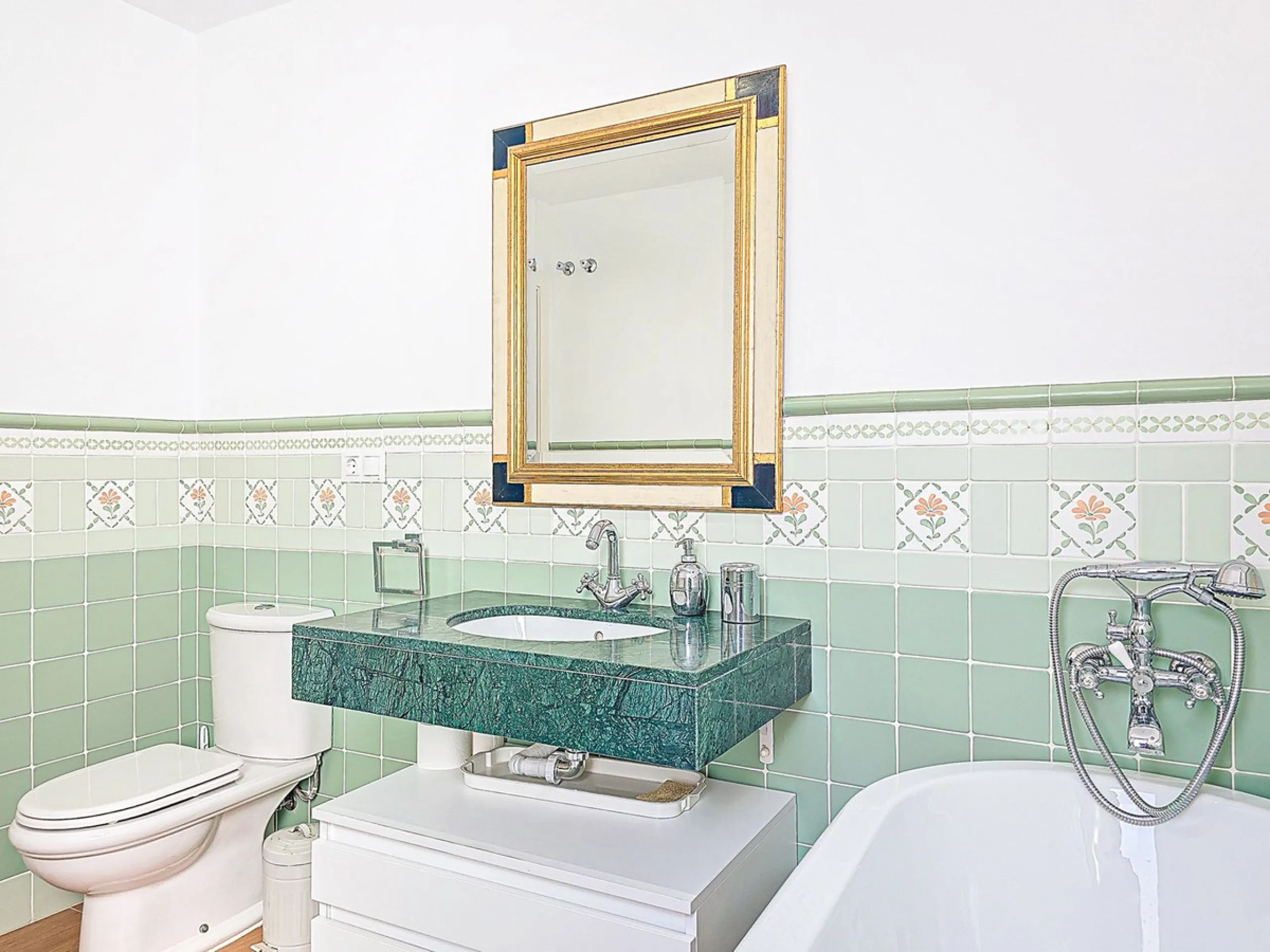Frontline Living in Lagos: Recently Renovated Gem with Frontal Sea Views
