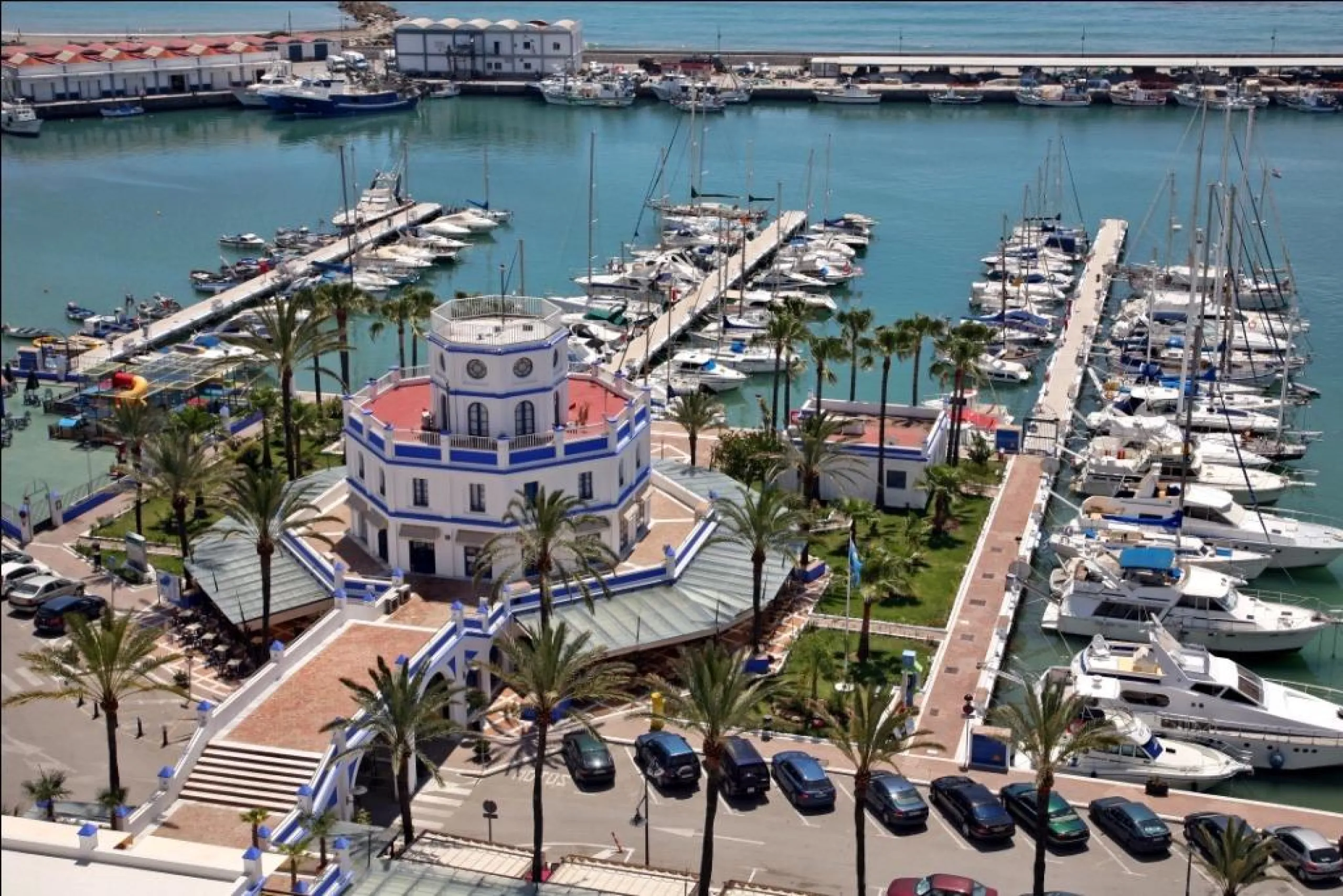 NEW BUILD RESIDENTIAL COMPLEX IN LA GASPARA, ESTEPONA& & New Build an iconic development of 67 modern apartments and penthouses in La Gaspara, in authentic Estepona, one of the most beautiful and desirable places on the Costa del Sol.& &  Beca