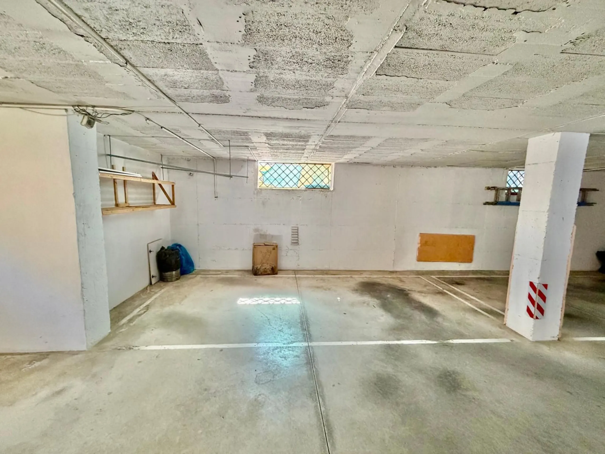 Helle Zwei-Zimmer-Wohnung mit Terrasse, Garage und ausgezeichneter Lage nahe am Meer