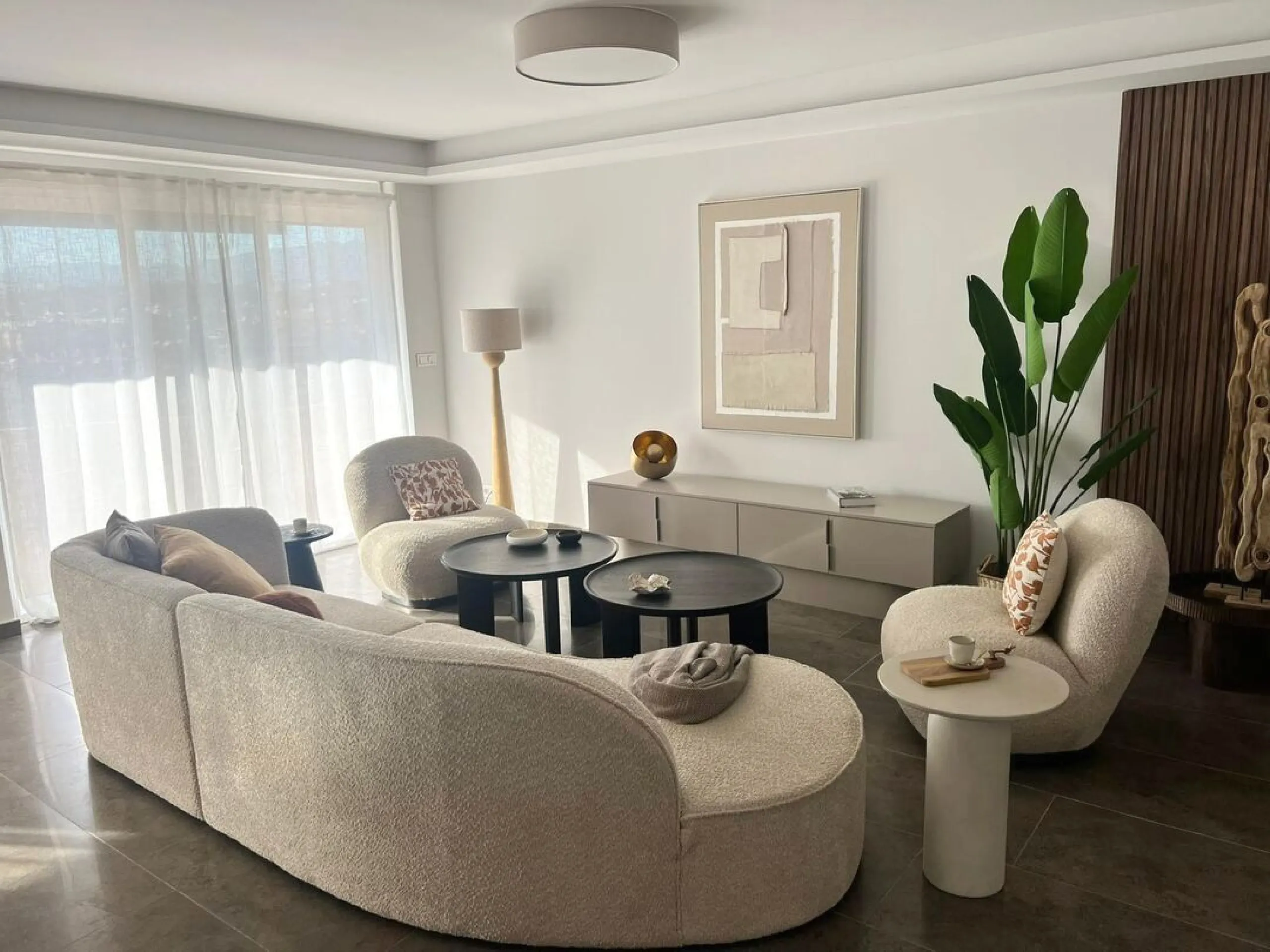 Exclusive renovated apartment with sea and mountain views in Los Pacos, Fuengirola
