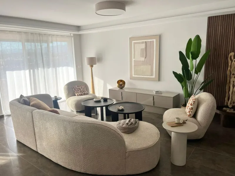 Exclusive renovated apartment with sea and mountain views in Los Pacos, Fuengirola