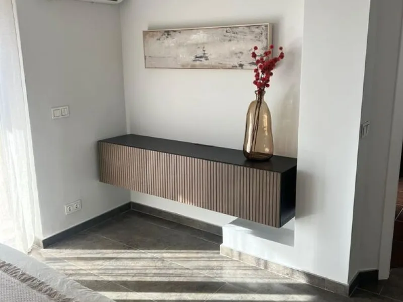 Exclusive renovated apartment with sea and mountain views in Los Pacos, Fuengirola