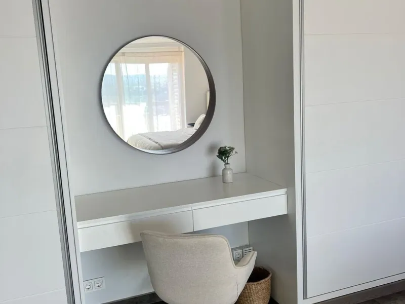 Exclusive renovated apartment with sea and mountain views in Los Pacos, Fuengirola