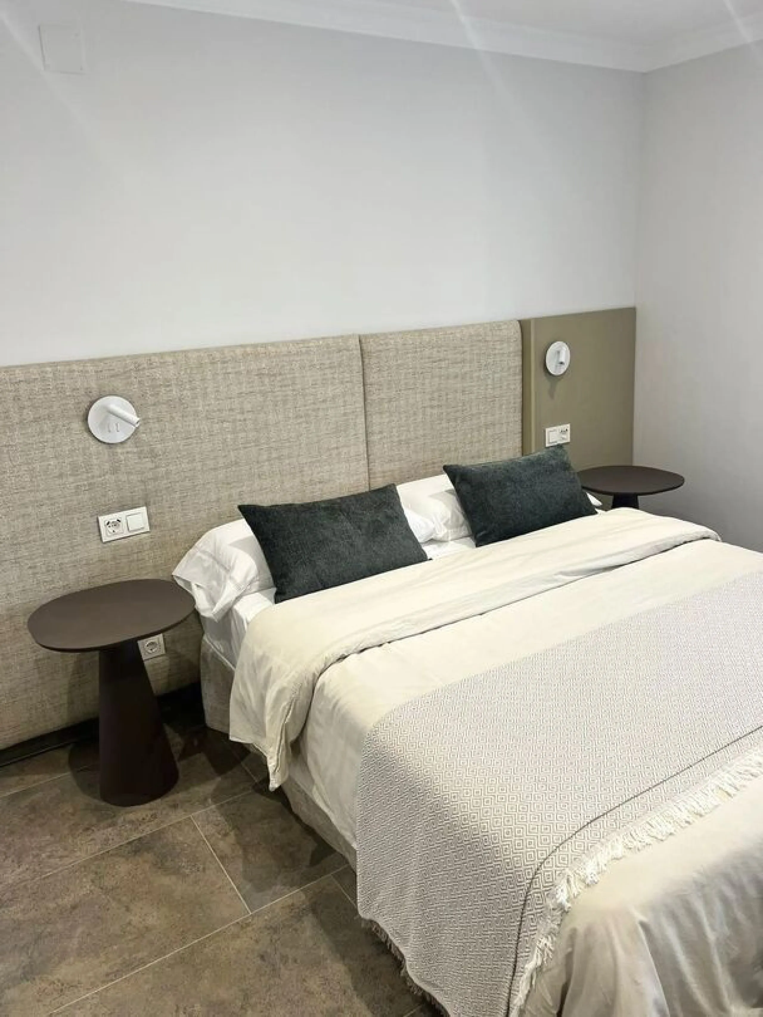 Exclusive renovated apartment with sea and mountain views in Los Pacos, Fuengirola