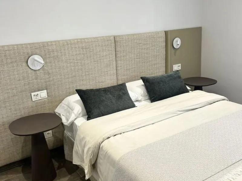 Exclusive renovated apartment with sea and mountain views in Los Pacos, Fuengirola