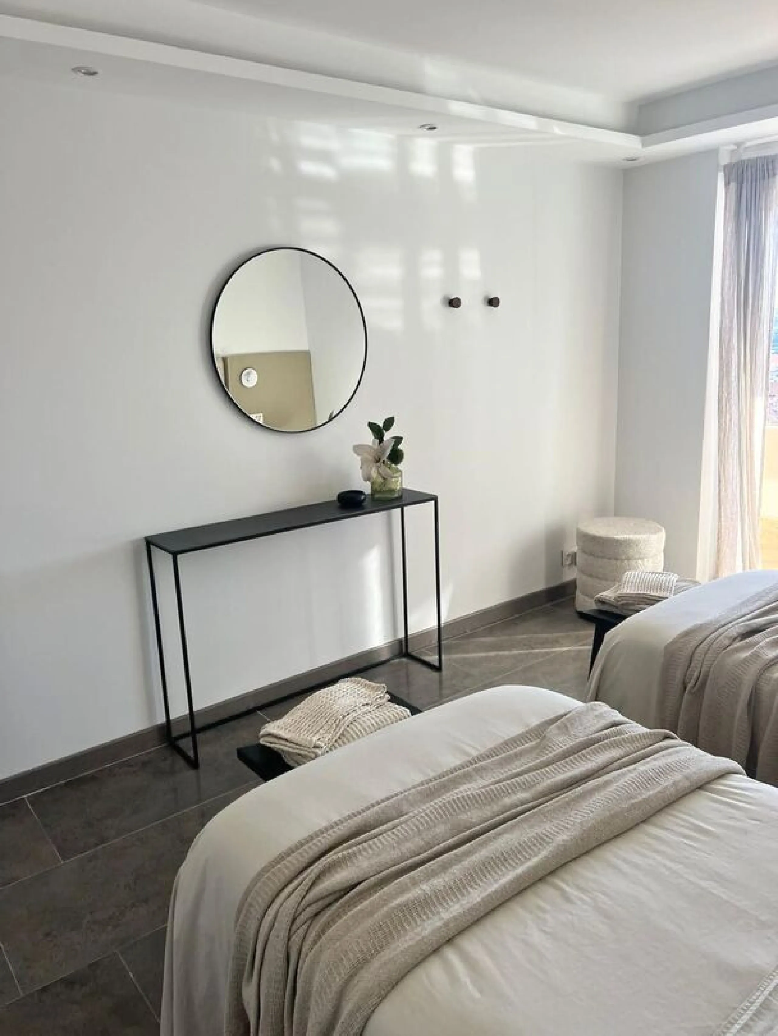 Exclusive renovated apartment with sea and mountain views in Los Pacos, Fuengirola