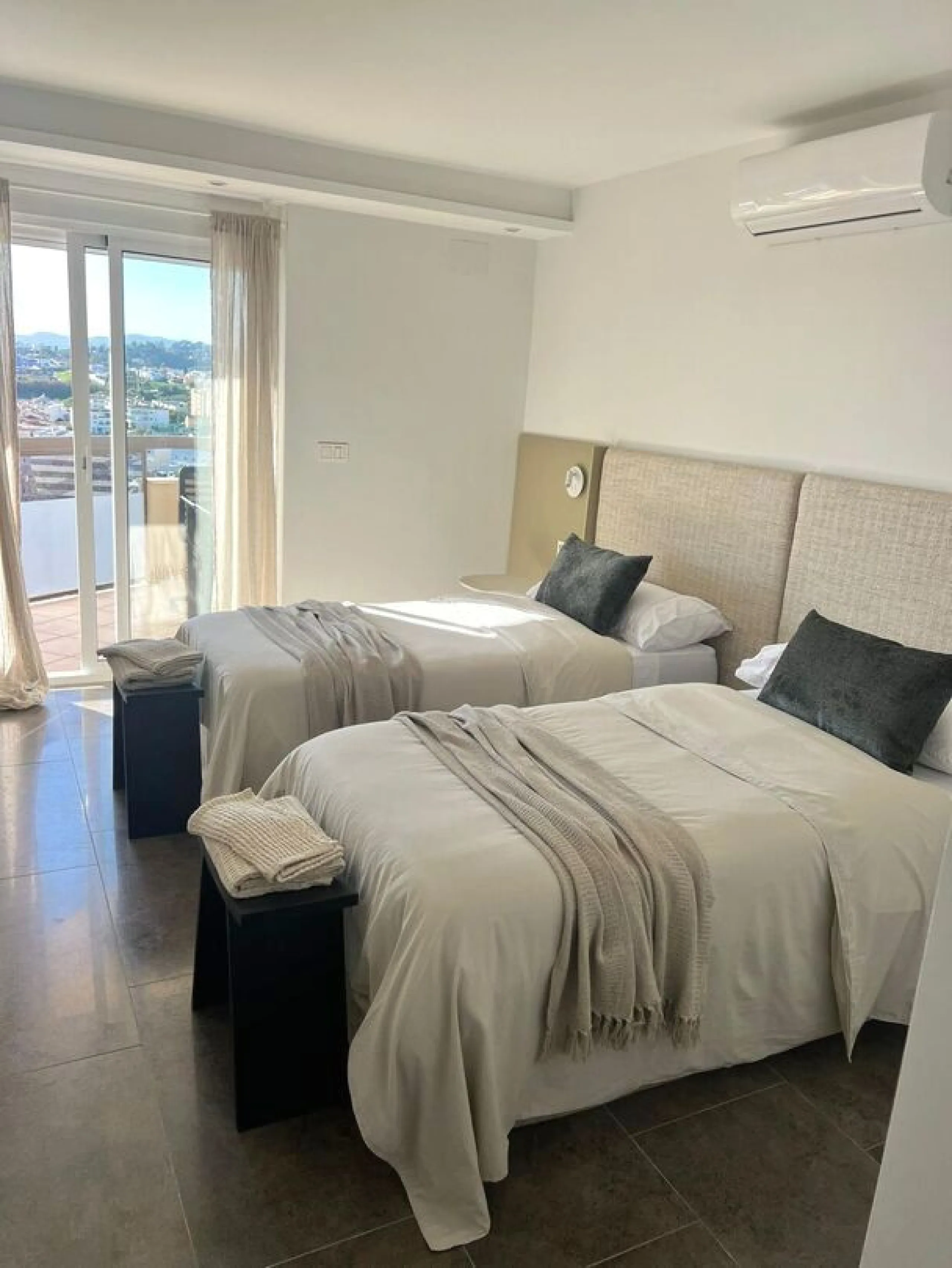 Exclusive renovated apartment with sea and mountain views in Los Pacos, Fuengirola