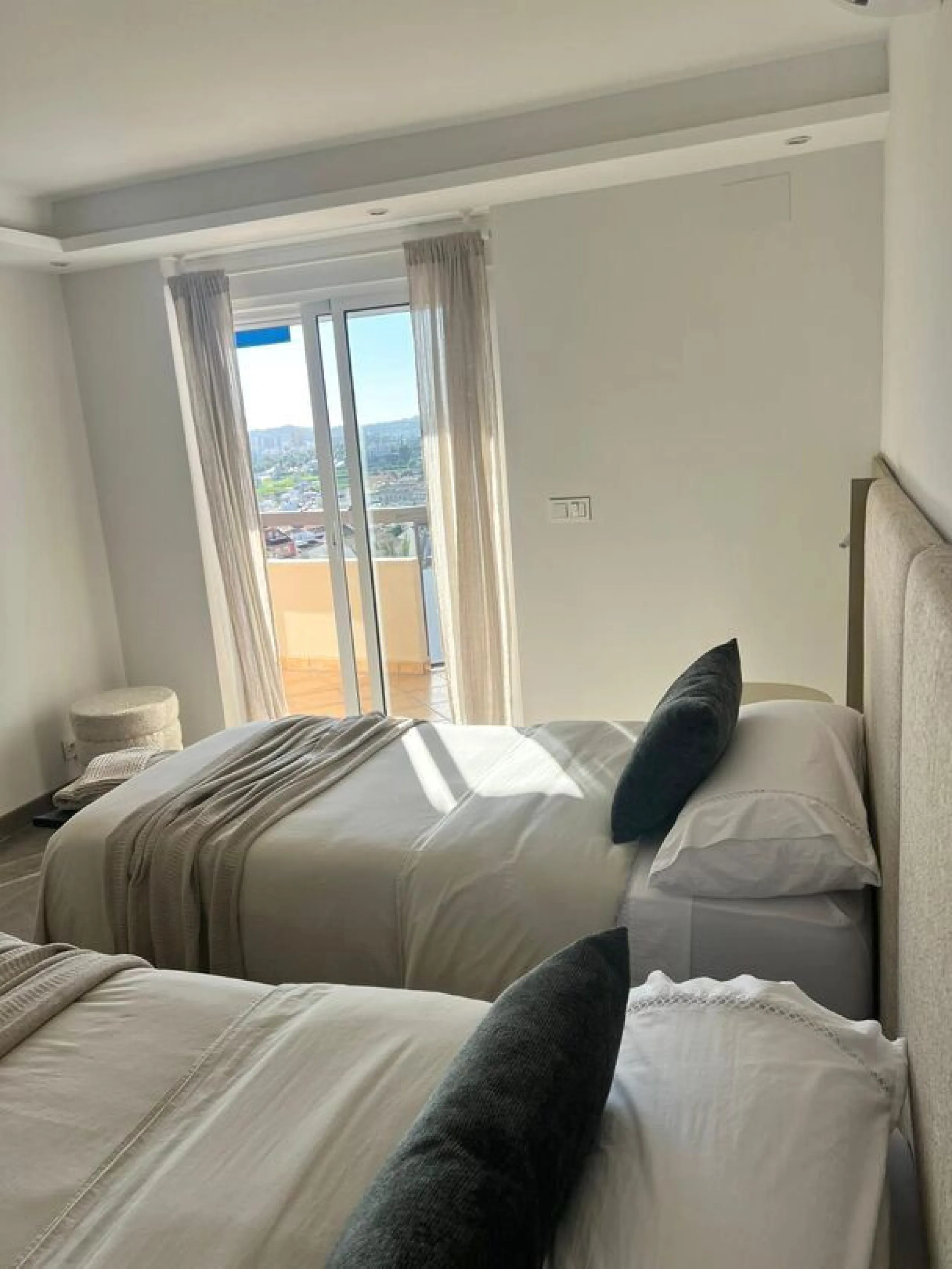 Exclusive renovated apartment with sea and mountain views in Los Pacos, Fuengirola