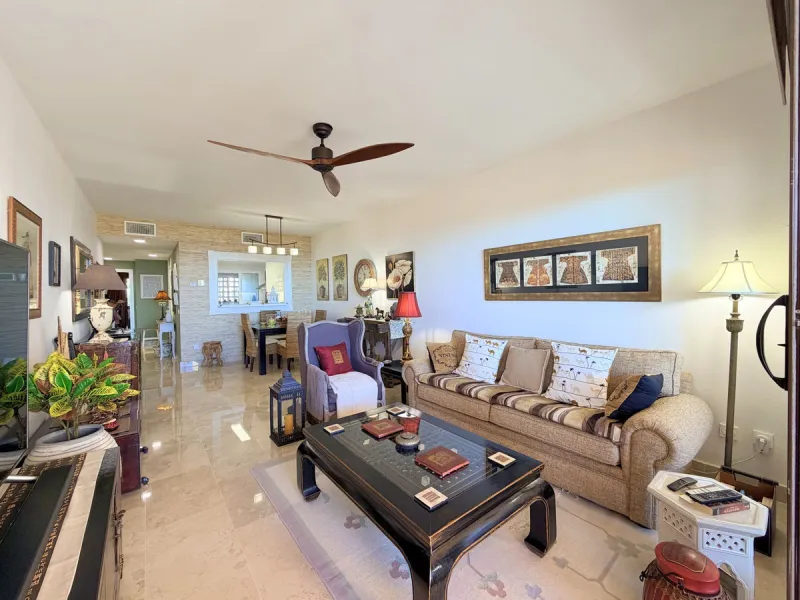 APARTMENT WITH SPACIOUS TERRACE AND STUNNING SEA VIEWS, MANILVA. Discover this magnificent 2-bedroom, 2-bathroom property located in a well-maintained and highly sought-after urbanization in Manilva, ideal both as a permanent residence or an investment. T