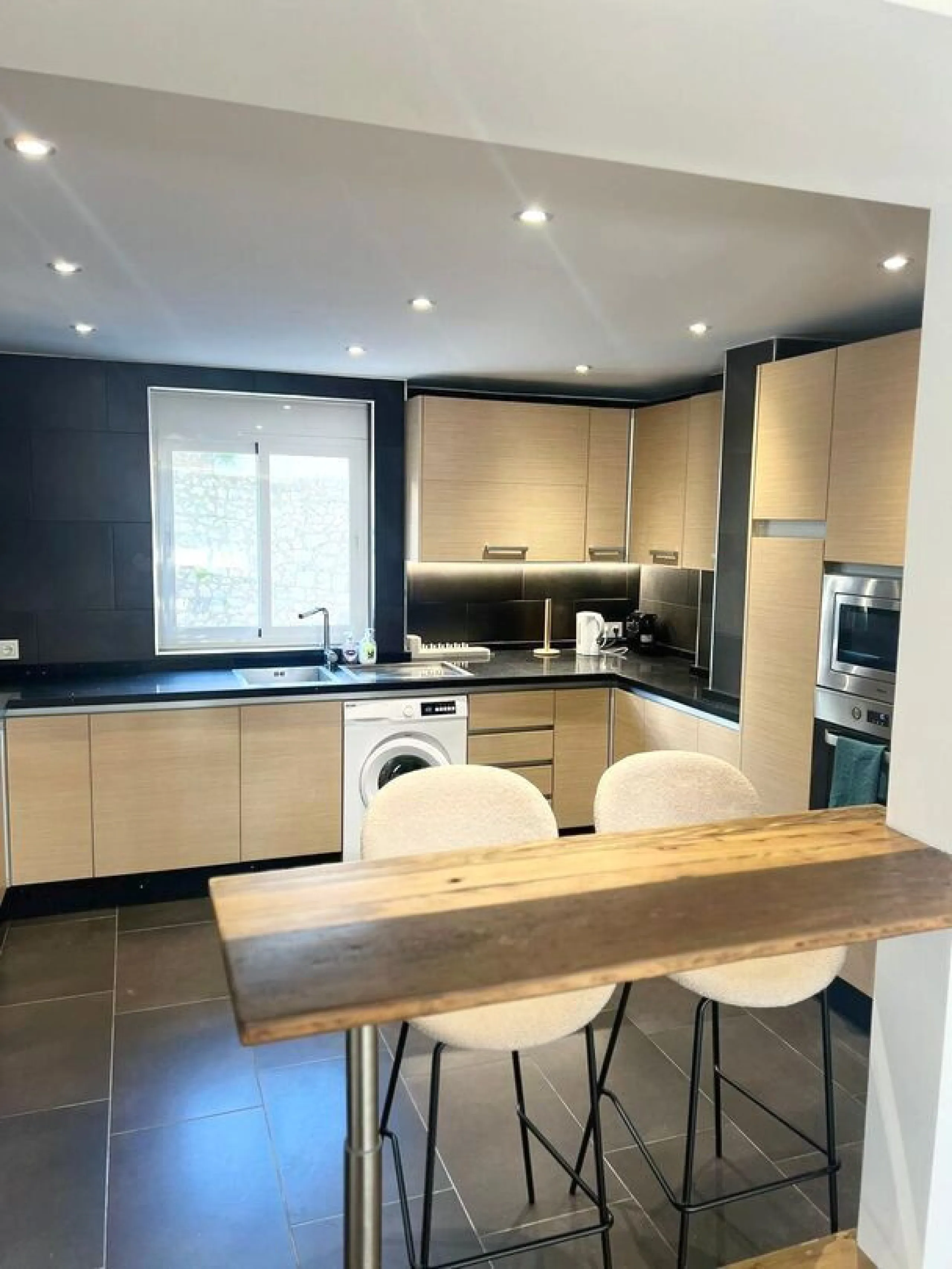 Exclusive renovated apartment with sea and mountain views in Los Pacos, Fuengirola