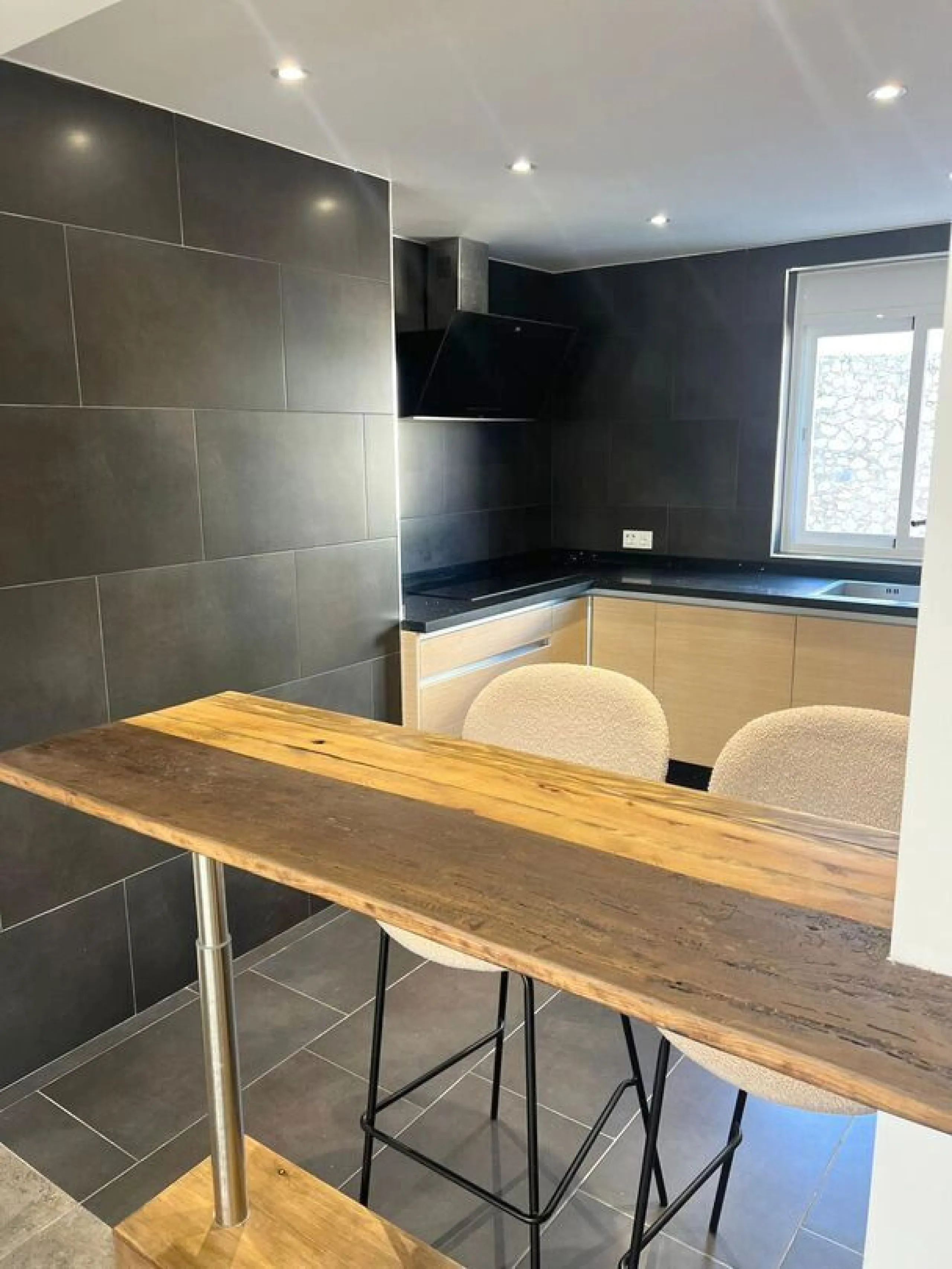 Exclusive renovated apartment with sea and mountain views in Los Pacos, Fuengirola