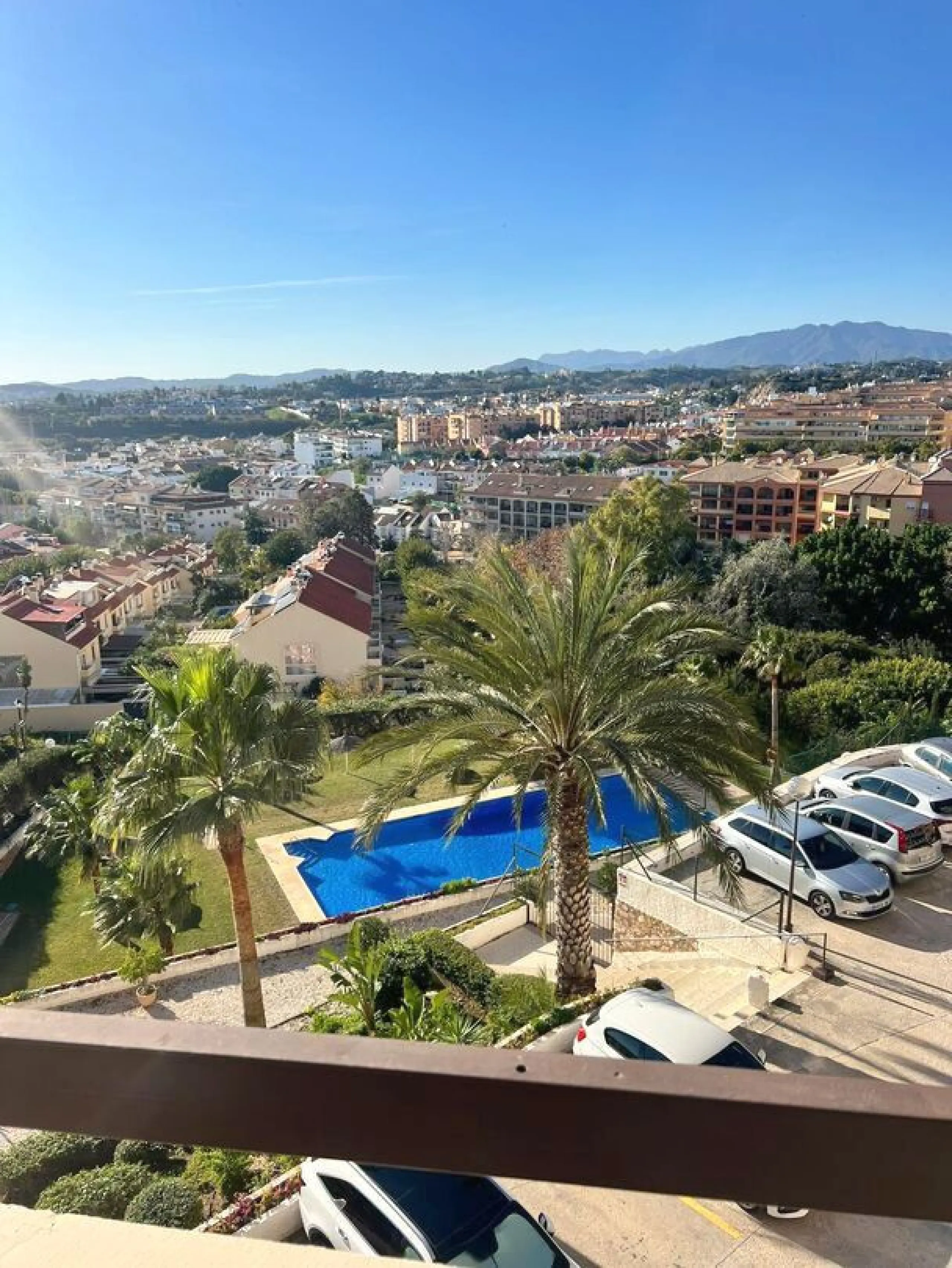 Exclusive renovated apartment with sea and mountain views in Los Pacos, Fuengirola