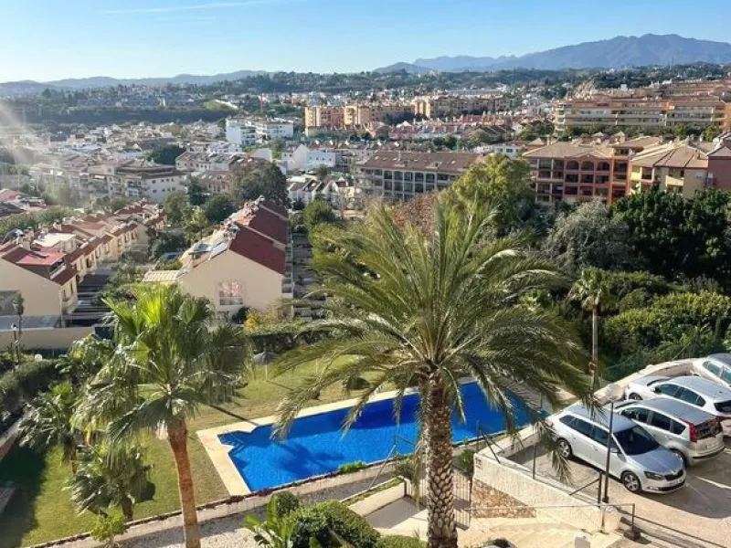 Exclusive renovated apartment with sea and mountain views in Los Pacos, Fuengirola