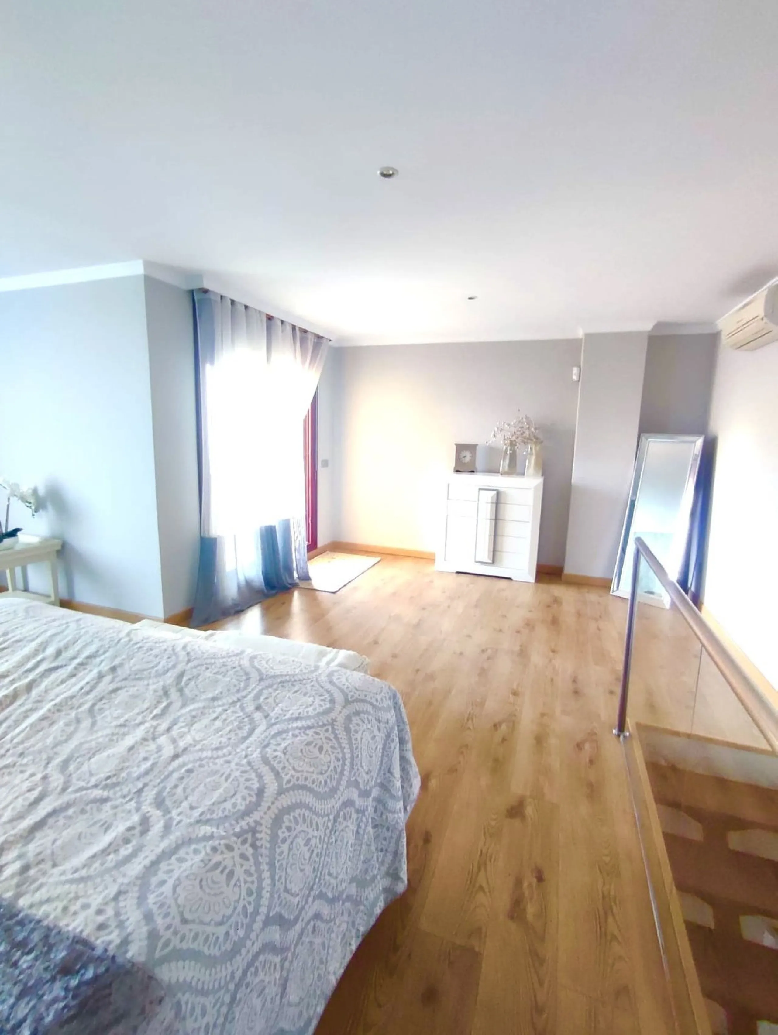 Apartment - Penthouse Duplex в продаже в Benahavís, Málaga. В доме 2 спален и 1 ванных комнат. Площадь дома 125 м²