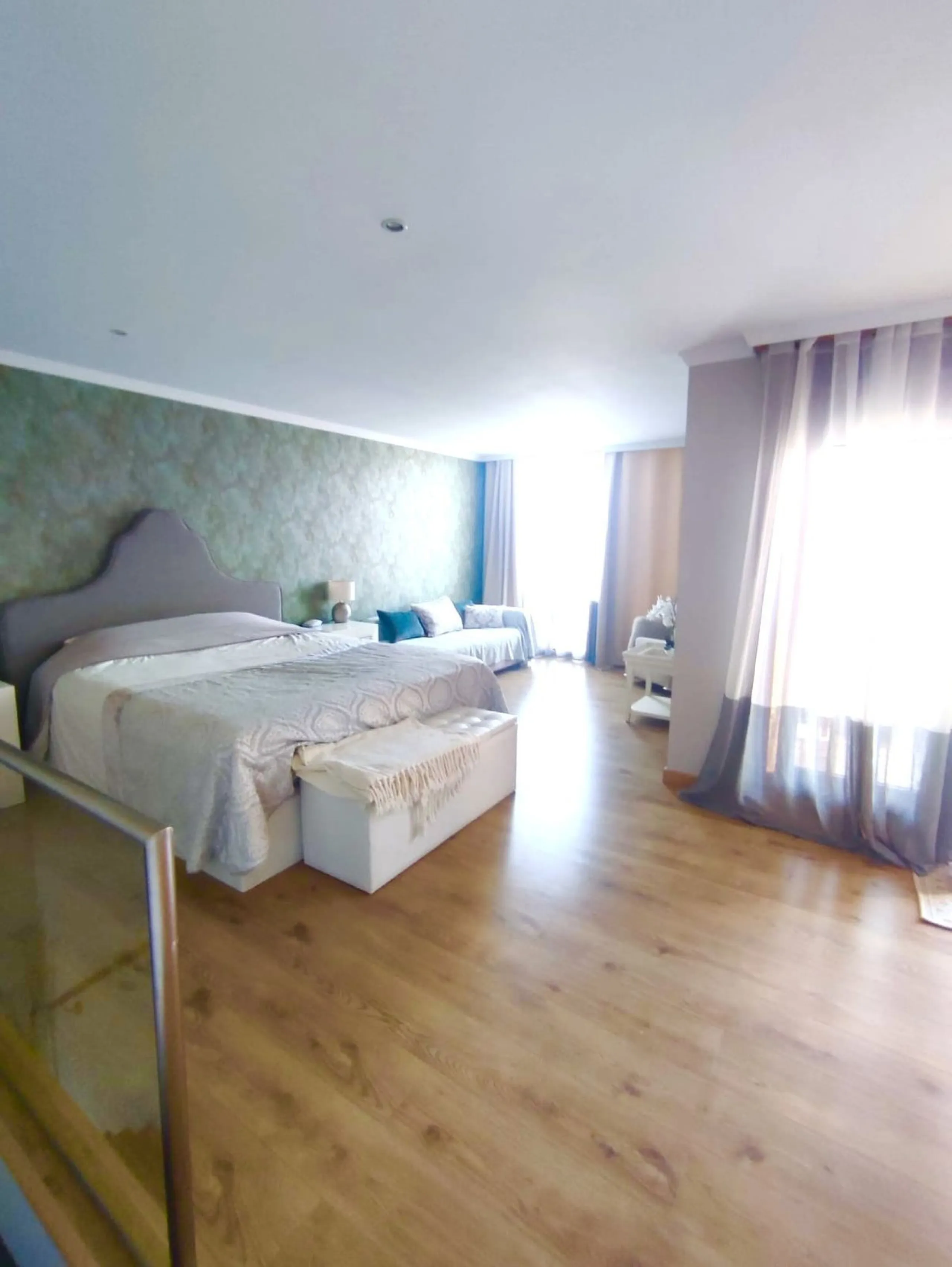 Apartment - Penthouse Duplex в продаже в Benahavís, Málaga. В доме 2 спален и 1 ванных комнат. Площадь дома 125 м²