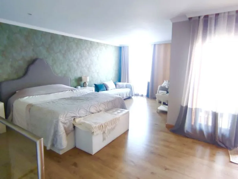 Apartment - Penthouse Duplex в продаже в Benahavís, Málaga. В доме 2 спален и 1 ванных комнат. Площадь дома 125 м²