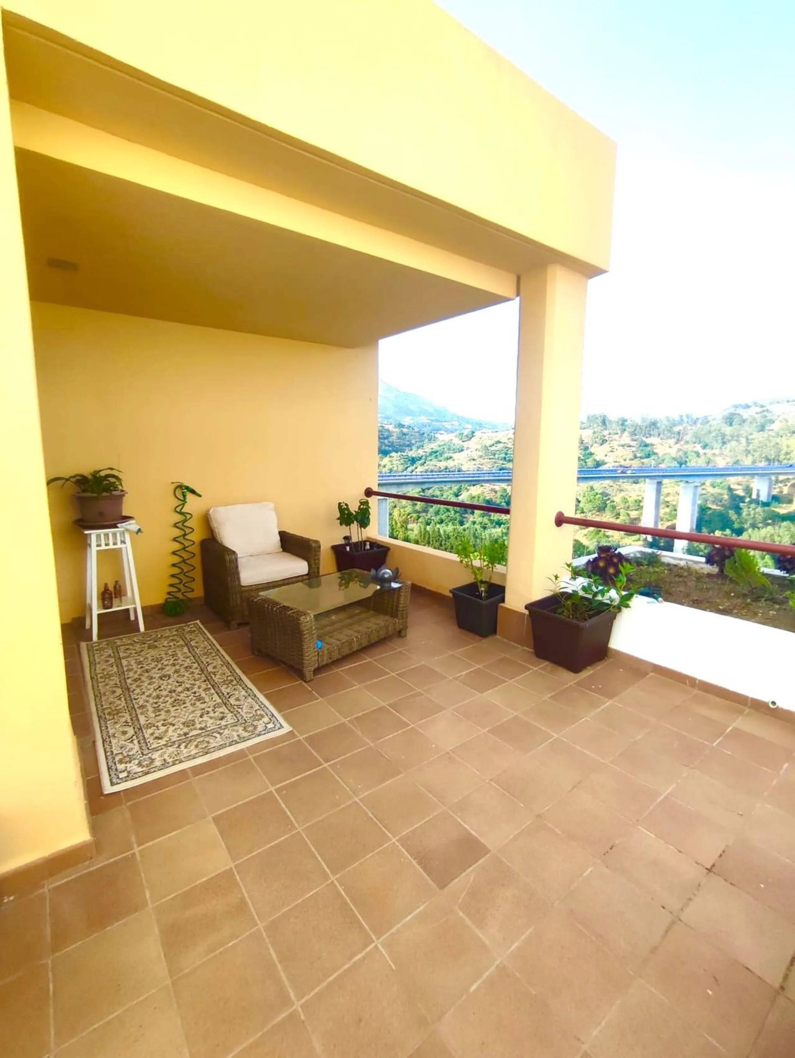 Apartment - Penthouse Duplex в продаже в Benahavís, Málaga. В доме 2 спален и 1 ванных комнат. Площадь дома 125 м²