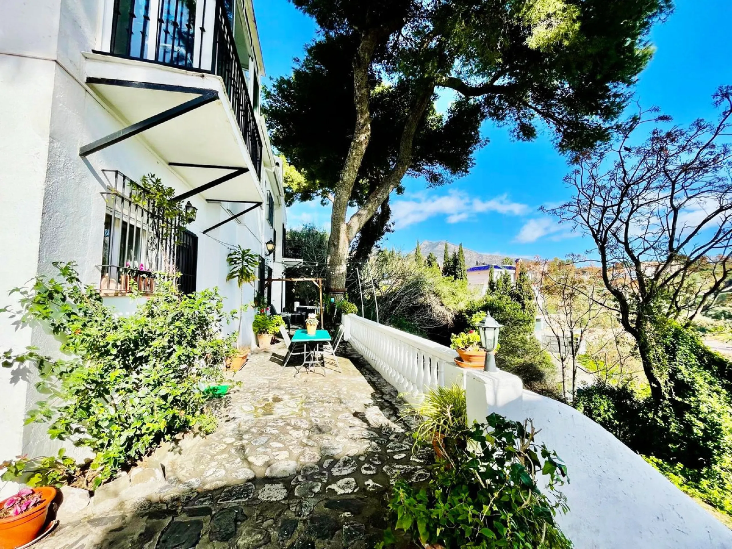 Terraced house for sale in a charming rustic development with modern interior design in Benalmádena!