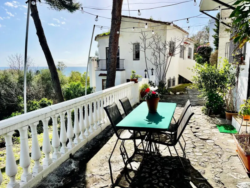 Terraced house for sale in a charming rustic development with modern interior design in Benalmádena!