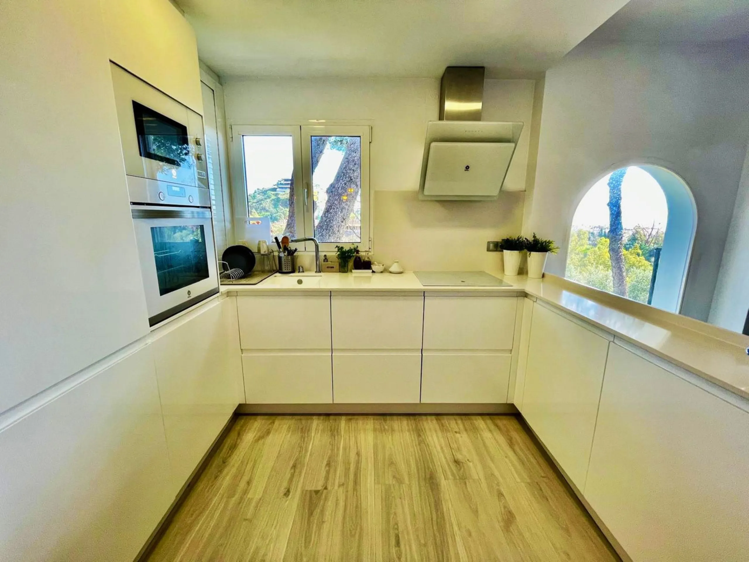 Terraced house for sale in a charming rustic development with modern interior design in Benalmádena!