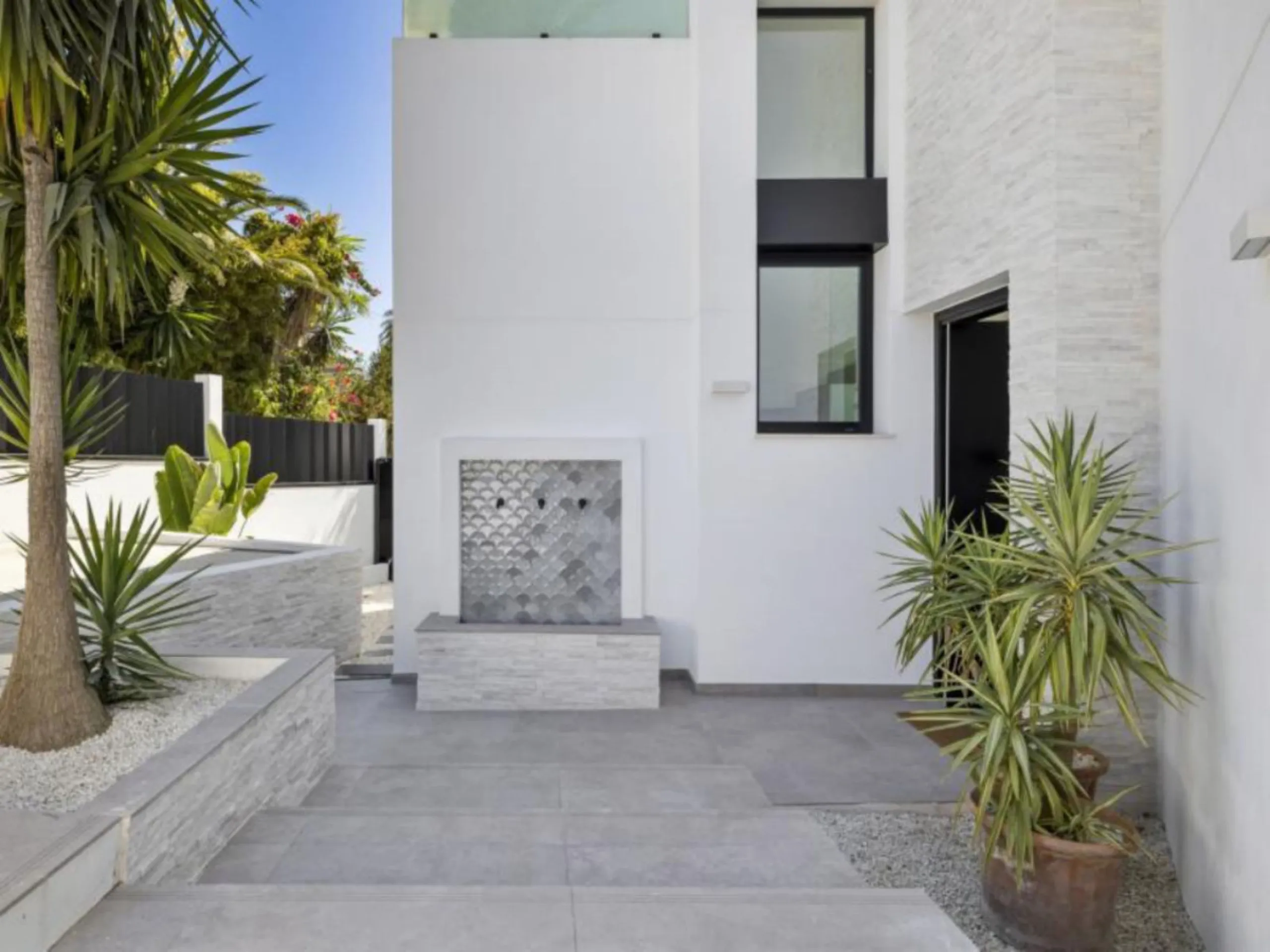Exceptional newly built villa located in the prestigious area of ​​Marbesa.
