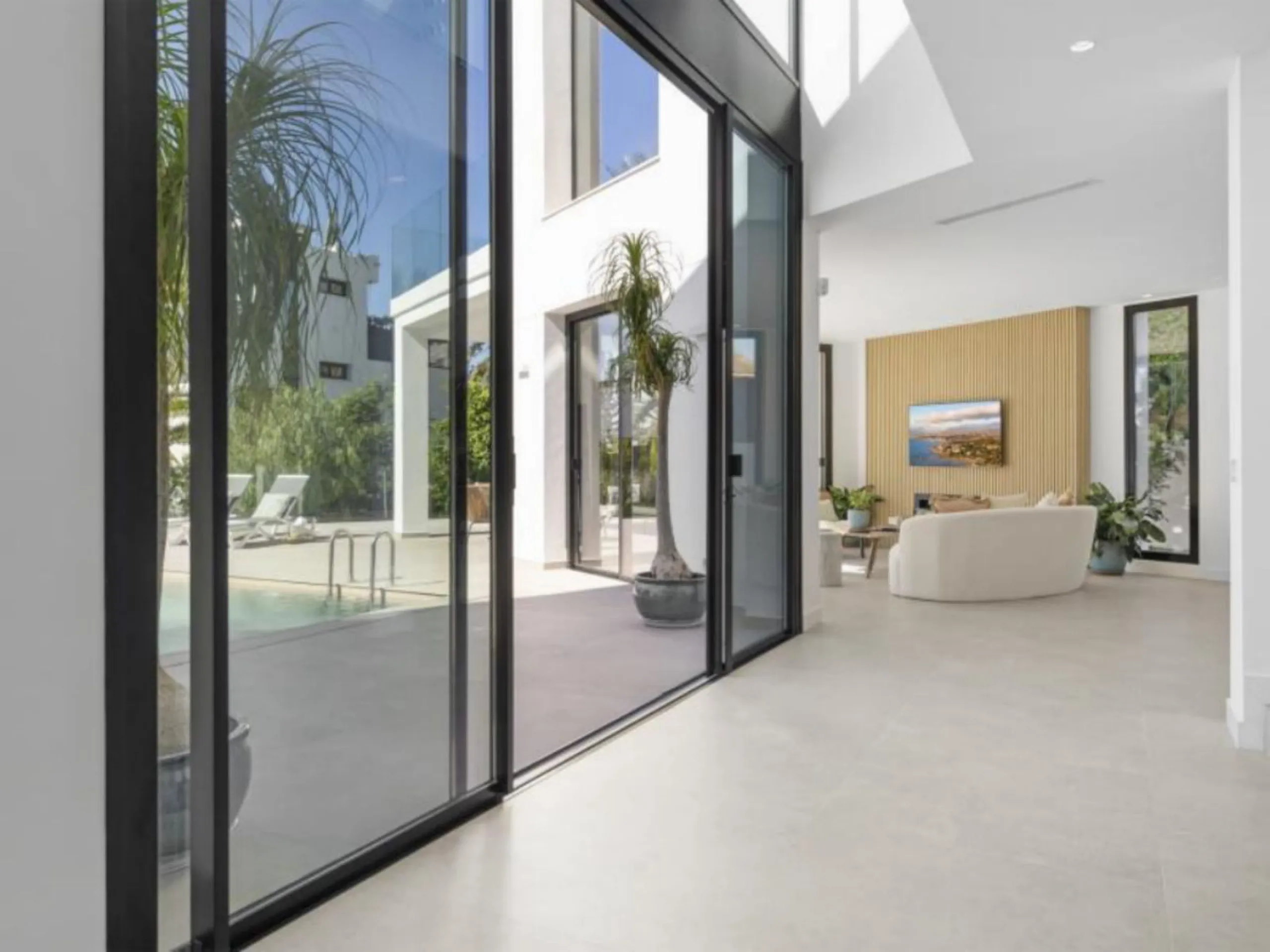 Exceptional newly built villa located in the prestigious area of ​​Marbesa.