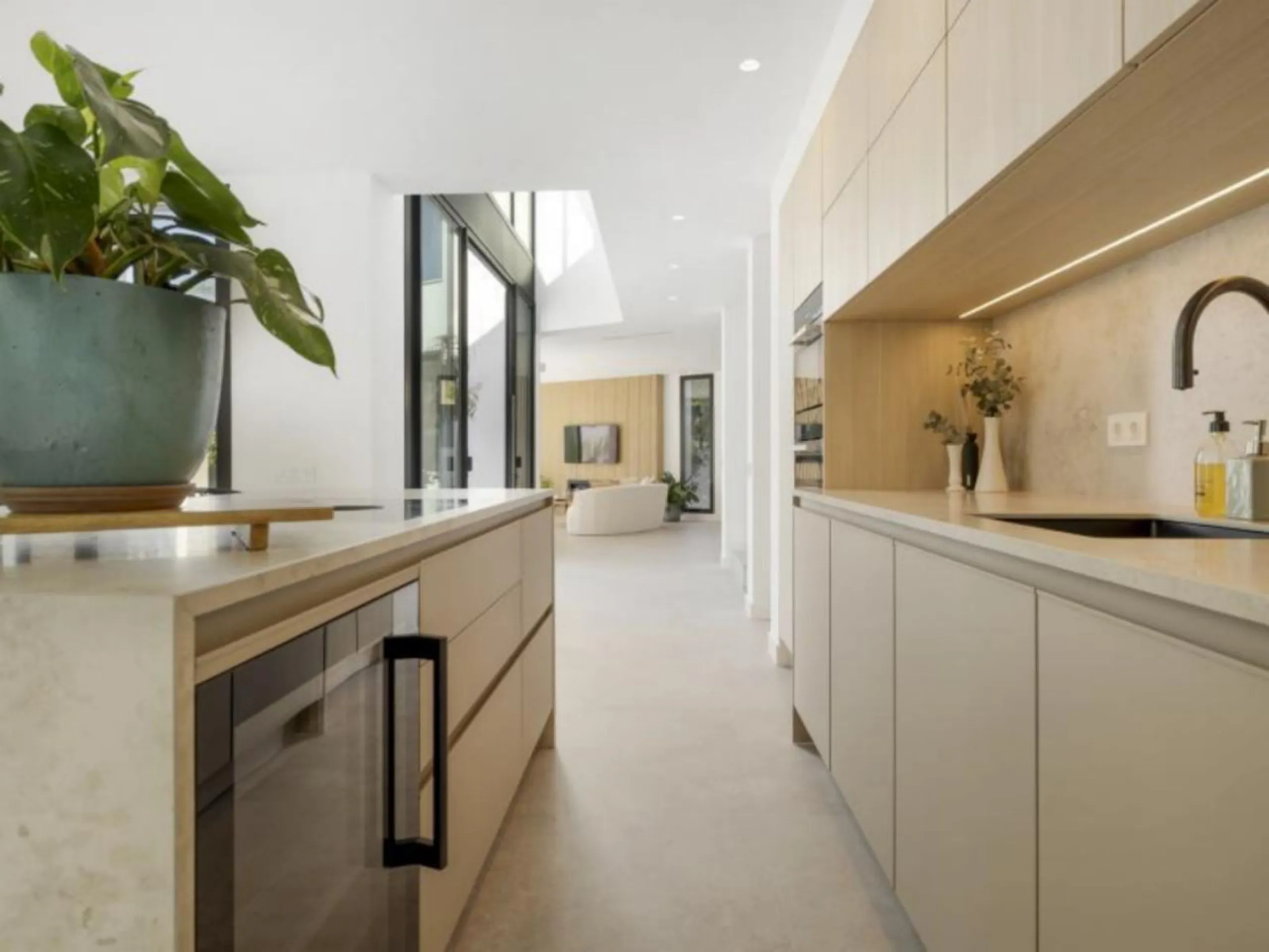 Exceptional newly built villa located in the prestigious area of ​​Marbesa.