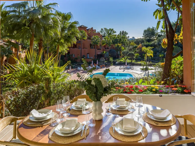 Spektakuläre Wohnung mit vier Schlafzimmern und vier Badezimmern in Nueva Andalucía