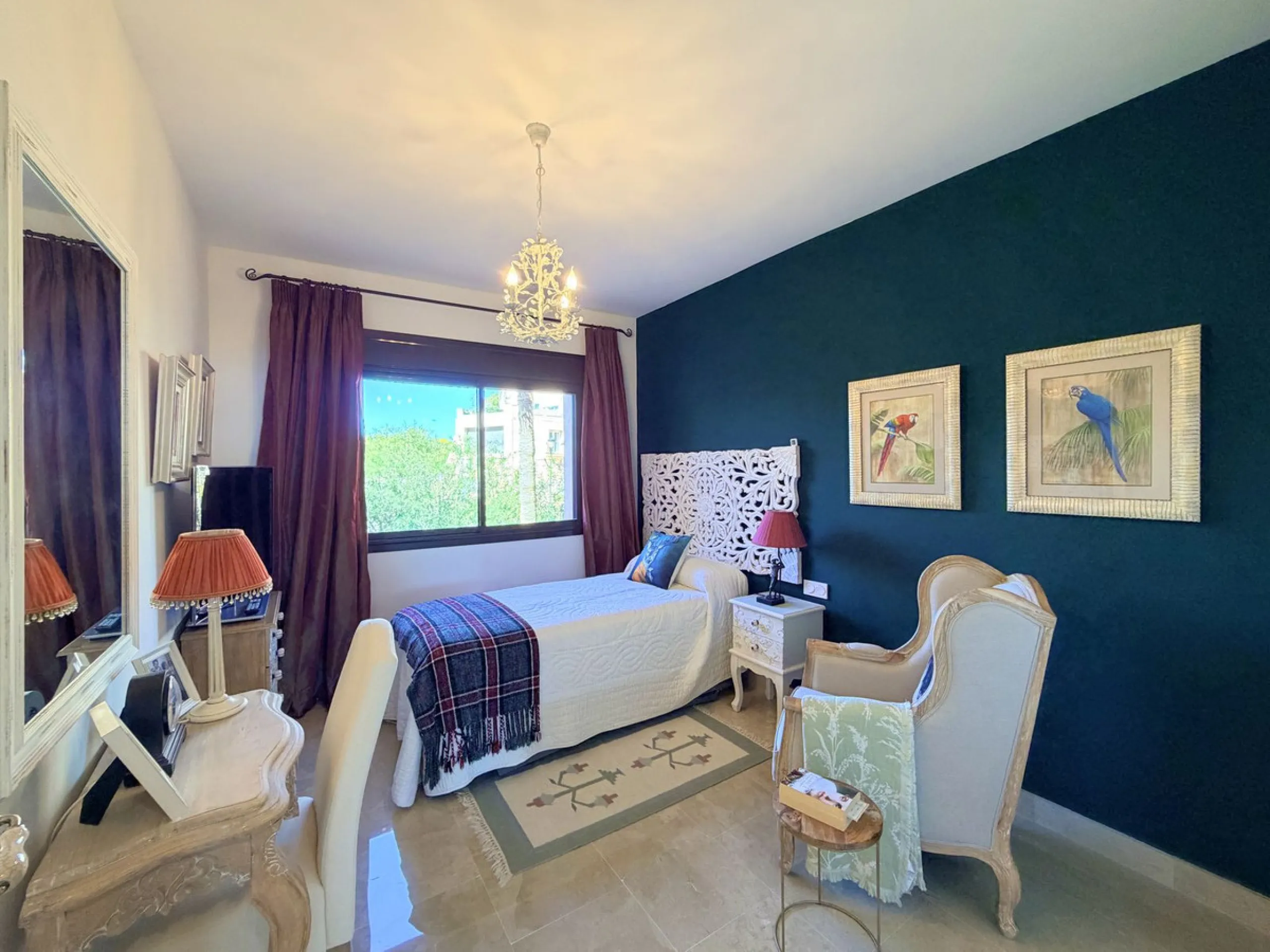 APARTMENT WITH SPACIOUS TERRACE AND STUNNING SEA VIEWS, MANILVA. Discover this magnificent 2-bedroom, 2-bathroom property located in a well-maintained and highly sought-after urbanization in Manilva, ideal both as a permanent residence or an investment. T