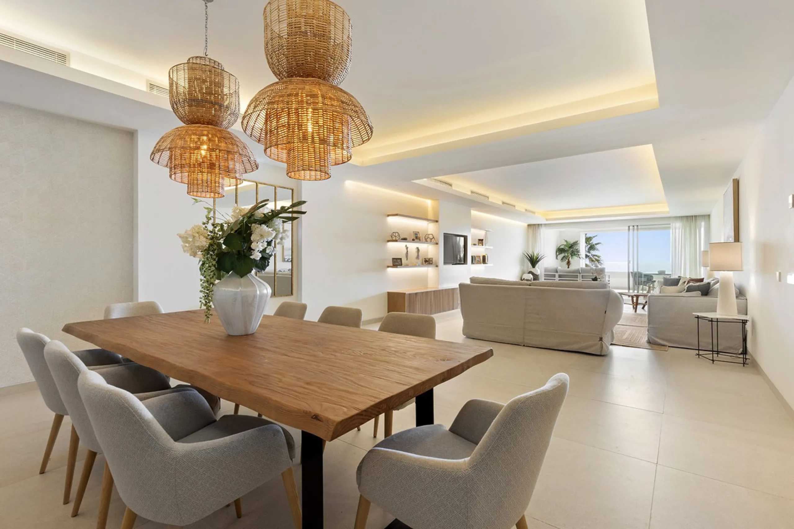 Apartment - Middle Floor Apartment в продаже в Estepona, Málaga. В доме 3 спален и 3 ванных комнат. Площадь дома 229 м²