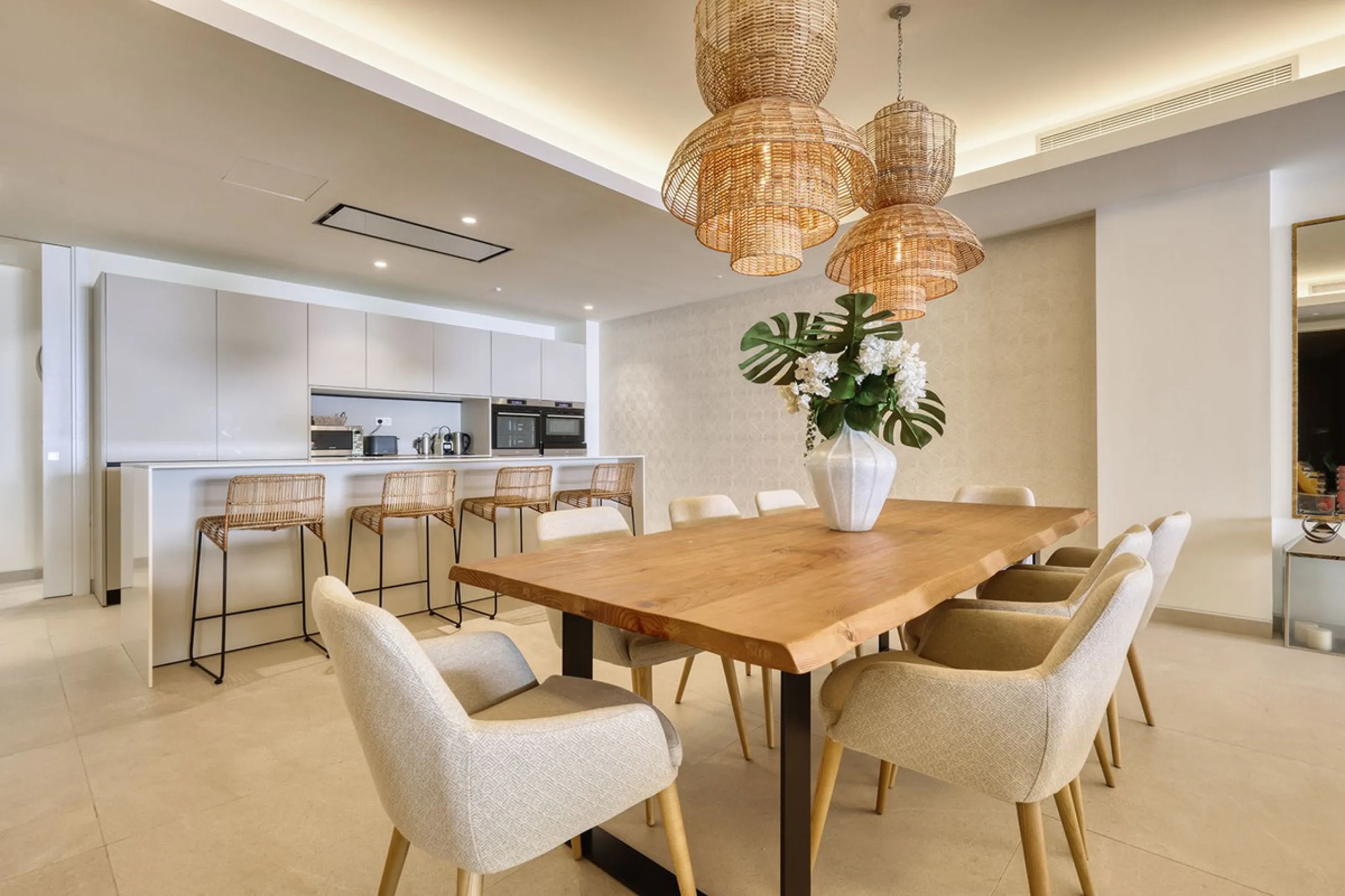 Apartment - Middle Floor Apartment в продаже в Estepona, Málaga. В доме 3 спален и 3 ванных комнат. Площадь дома 229 м²