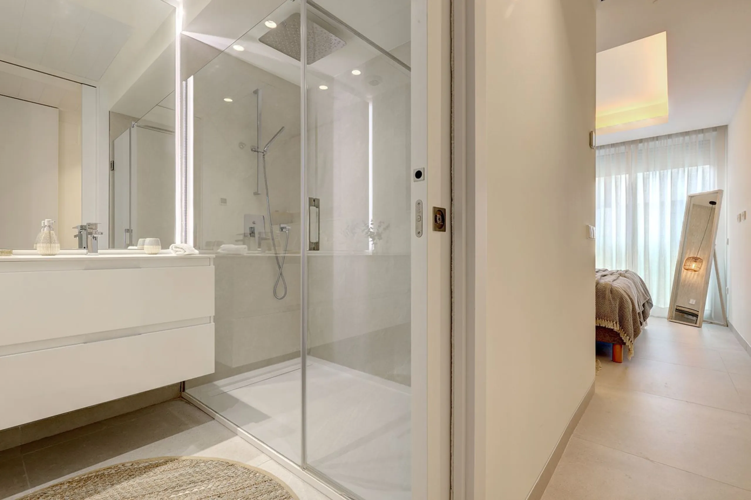 Apartment - Middle Floor Apartment в продаже в Estepona, Málaga. В доме 3 спален и 3 ванных комнат. Площадь дома 229 м²