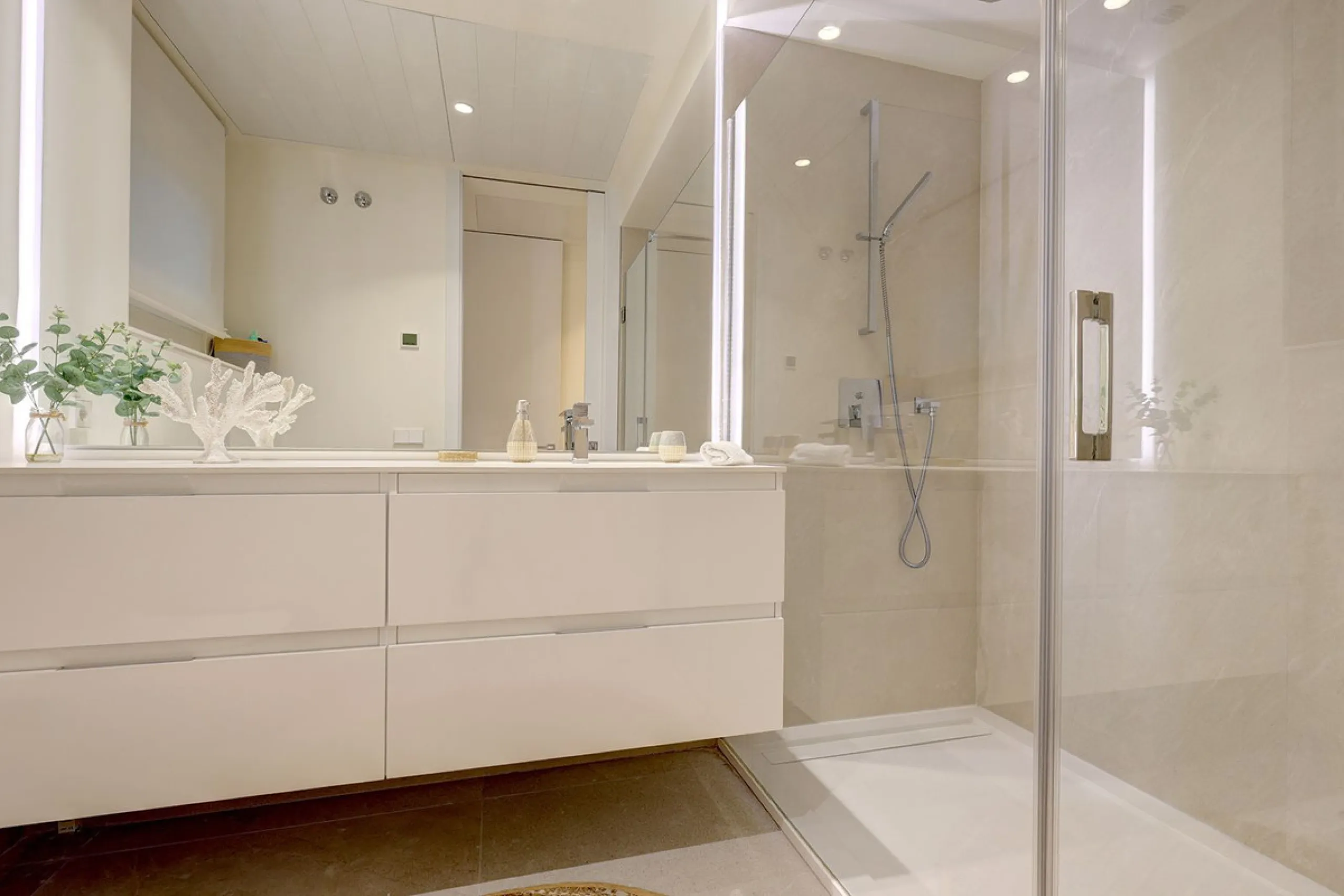 Apartment - Middle Floor Apartment в продаже в Estepona, Málaga. В доме 3 спален и 3 ванных комнат. Площадь дома 229 м²