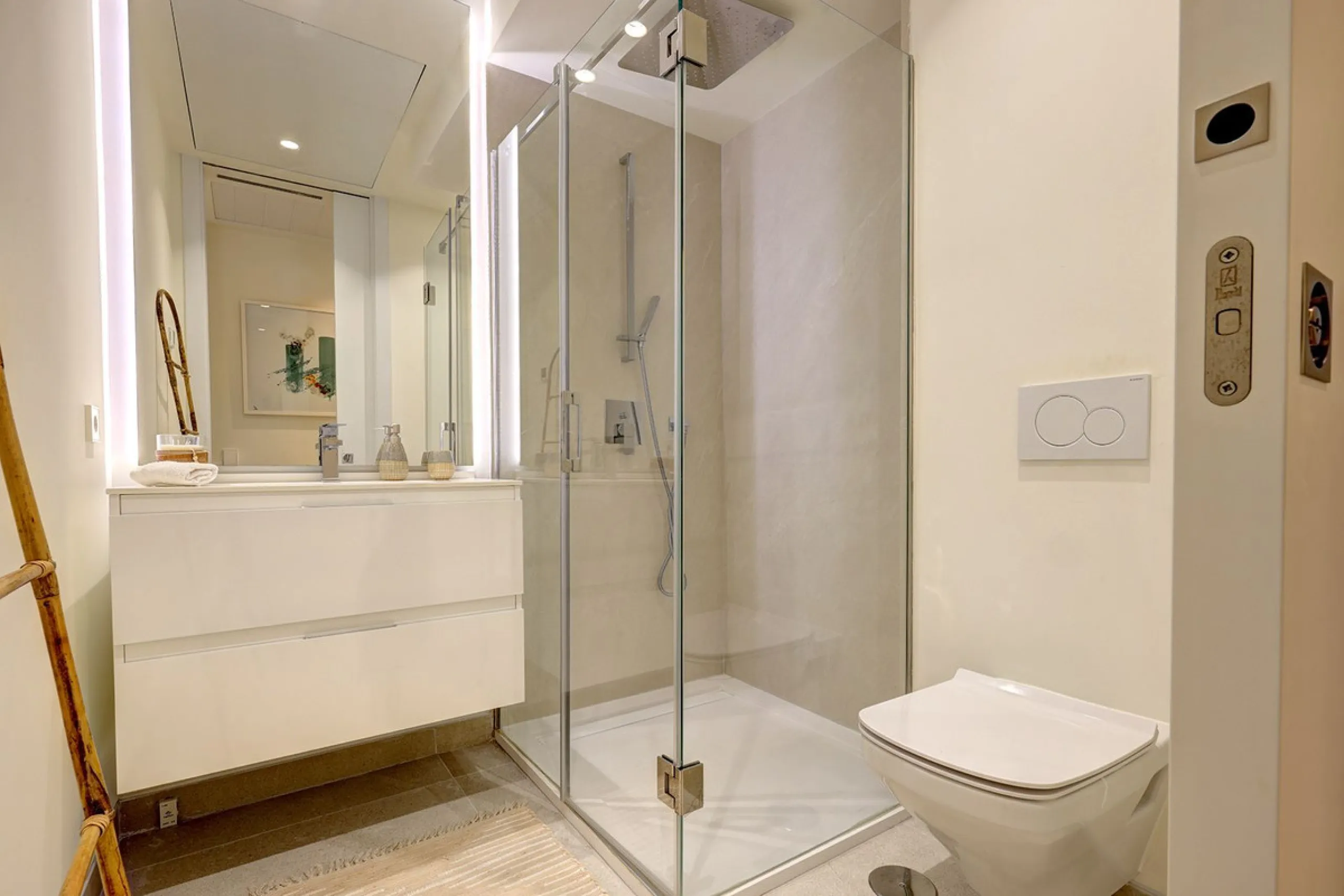 Apartment - Middle Floor Apartment в продаже в Estepona, Málaga. В доме 3 спален и 3 ванных комнат. Площадь дома 229 м²