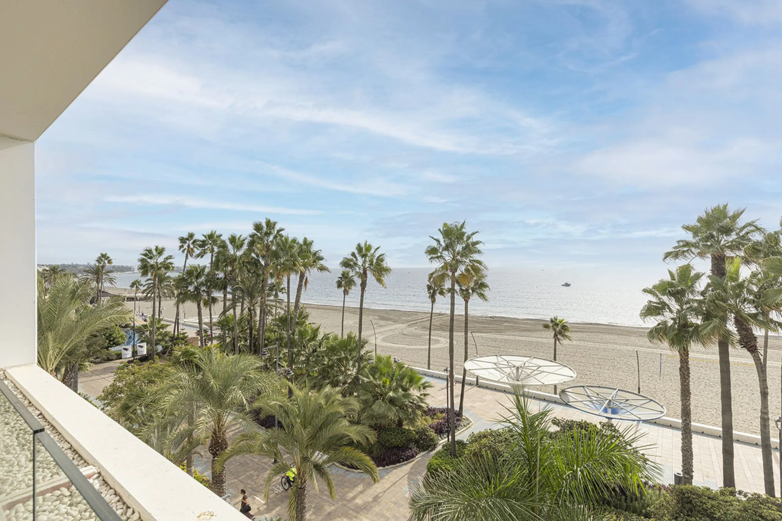 Apartment - Middle Floor Apartment в продаже в Estepona, Málaga. В доме 3 спален и 3 ванных комнат. Площадь дома 229 м²