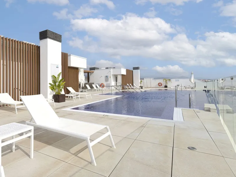 Apartment - Middle Floor Apartment в продаже в Estepona, Málaga. В доме 3 спален и 3 ванных комнат. Площадь дома 229 м²