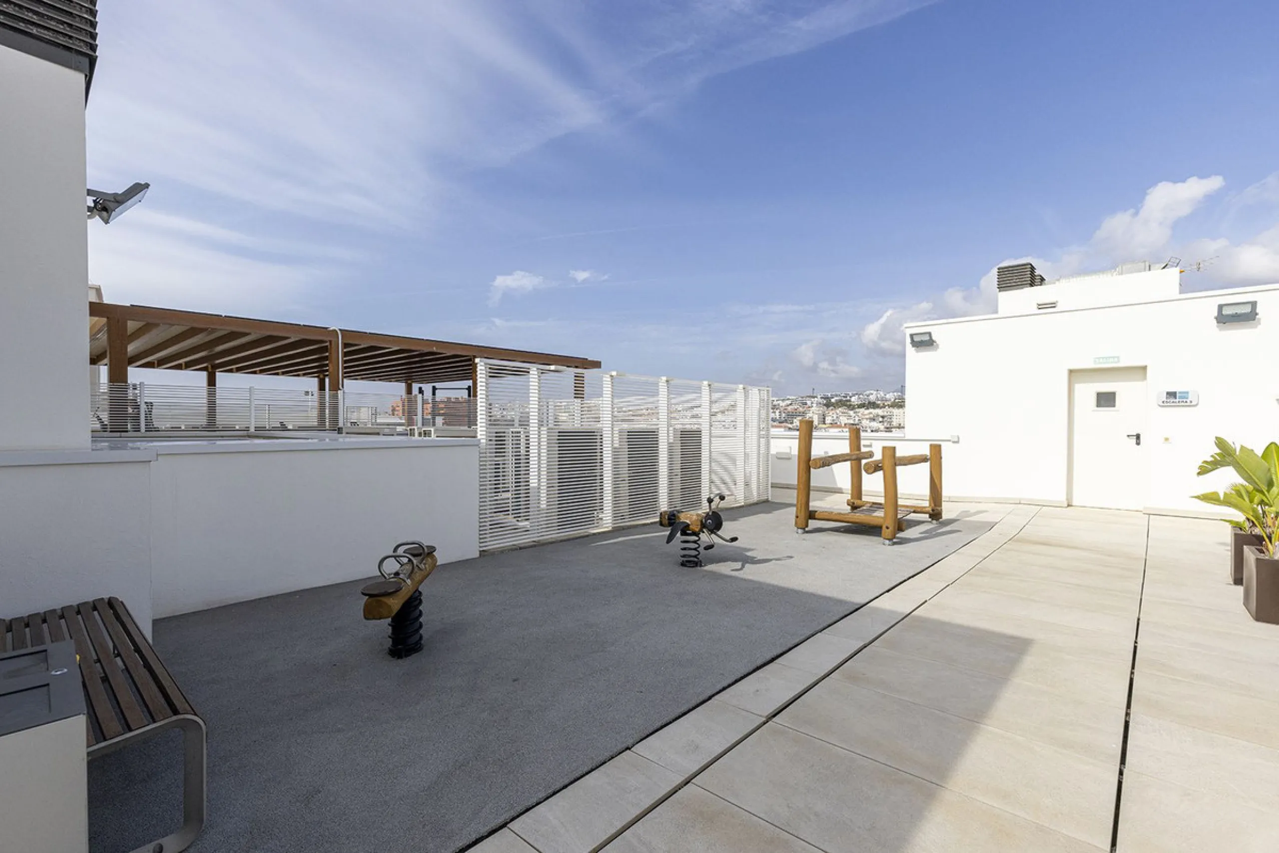 Apartment - Middle Floor Apartment в продаже в Estepona, Málaga. В доме 3 спален и 3 ванных комнат. Площадь дома 229 м²