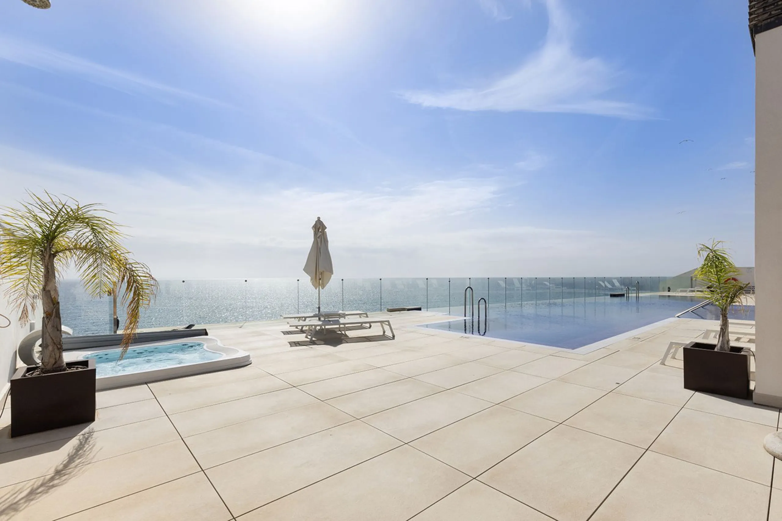 Apartment - Middle Floor Apartment в продаже в Estepona, Málaga. В доме 3 спален и 3 ванных комнат. Площадь дома 229 м²