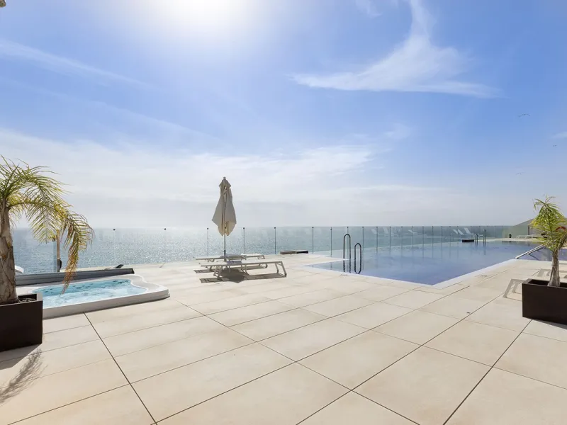 Apartment - Middle Floor Apartment в продаже в Estepona, Málaga. В доме 3 спален и 3 ванных комнат. Площадь дома 229 м²