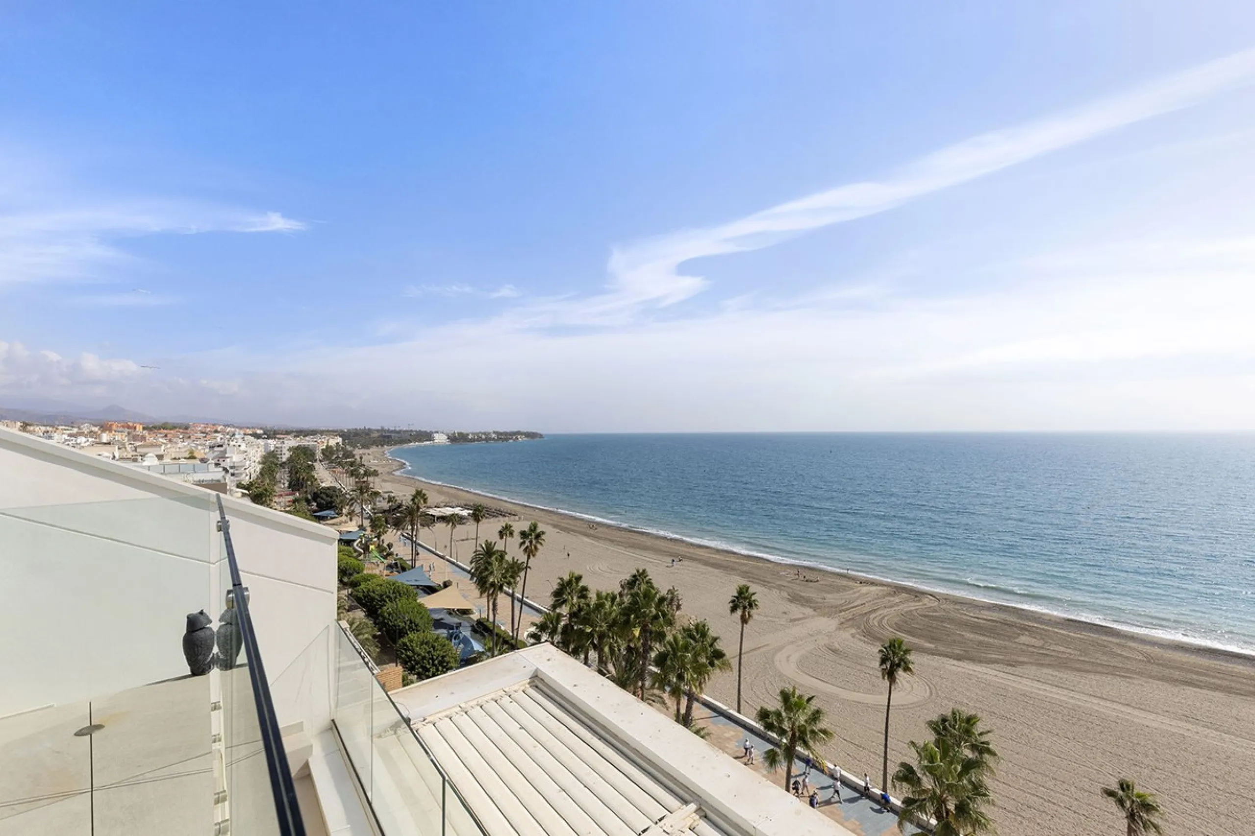 Apartment - Middle Floor Apartment в продаже в Estepona, Málaga. В доме 3 спален и 3 ванных комнат. Площадь дома 229 м²