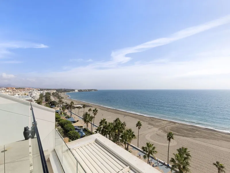 Apartment - Middle Floor Apartment в продаже в Estepona, Málaga. В доме 3 спален и 3 ванных комнат. Площадь дома 229 м²