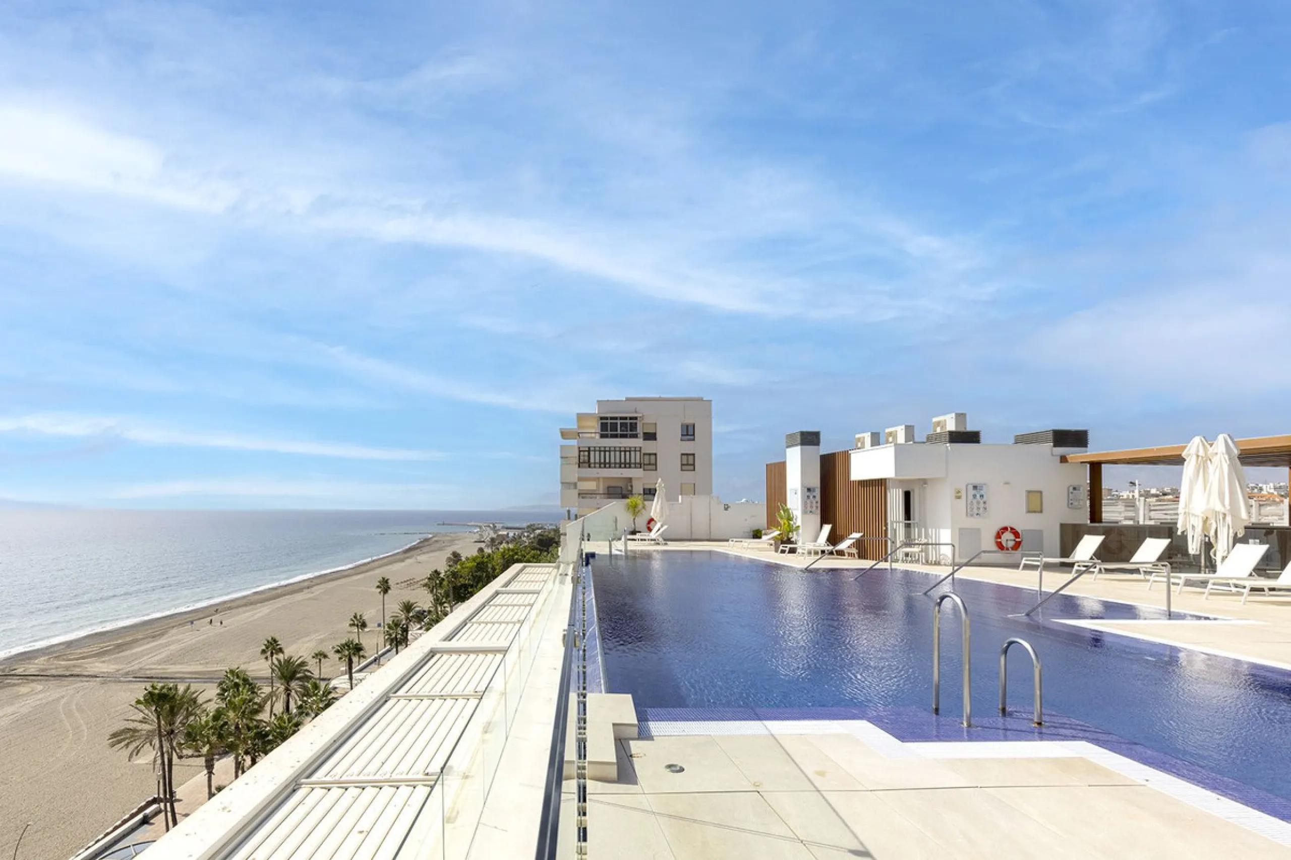 Apartment - Middle Floor Apartment в продаже в Estepona, Málaga. В доме 3 спален и 3 ванных комнат. Площадь дома 229 м²