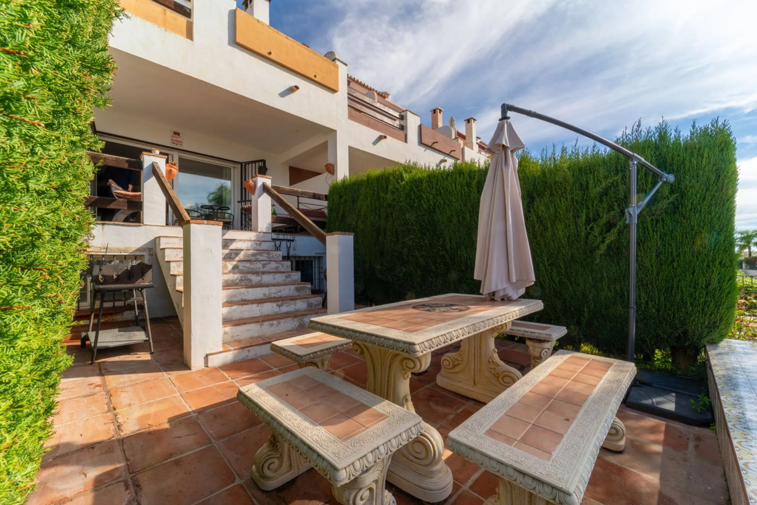 House - Townhouse в продаже в Marbella, Málaga. В доме 3 спален и 3 ванных комнат. Площадь дома 198 м². Площадь участка 9 м²