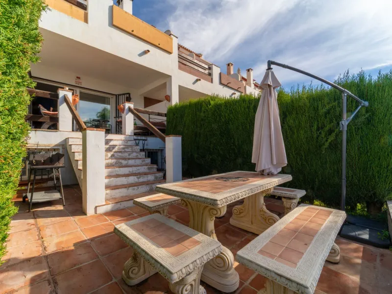 House - Townhouse в продаже в Marbella, Málaga. В доме 3 спален и 3 ванных комнат. Площадь дома 198 м². Площадь участка 9 м²