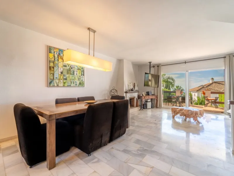 House - Townhouse в продаже в Marbella, Málaga. В доме 3 спален и 3 ванных комнат. Площадь дома 198 м². Площадь участка 9 м²